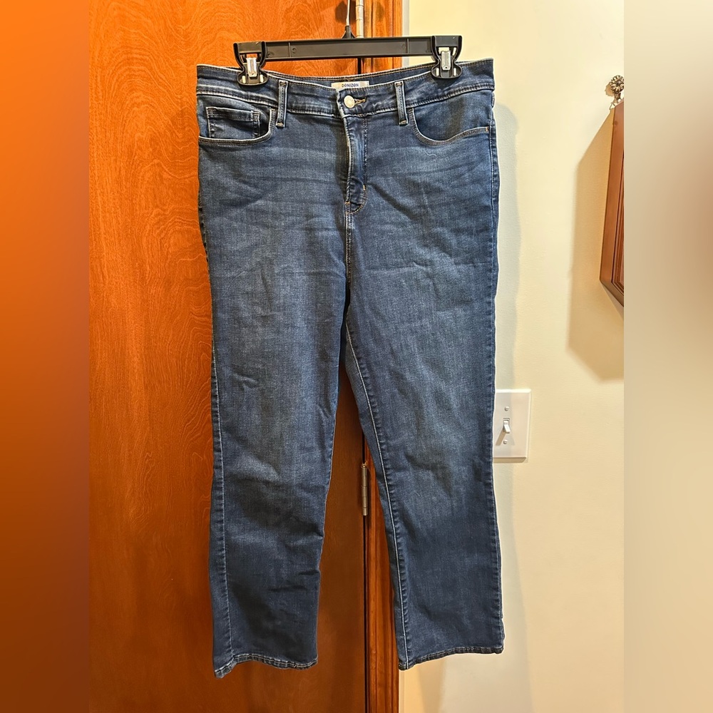 Women’s basic blue jeans